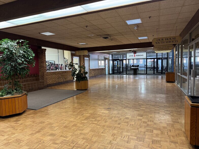 More Photos Of 1941 S 42nd St, Omaha Office For Lease