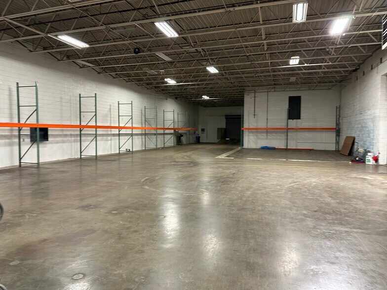 More Photos Of 2425 Burnside St, Knoxville Distribution For Sale