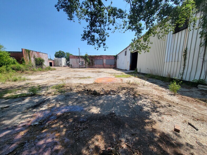 More Photos Of 200 Lameuse St, Biloxi Warehouse For Lease
