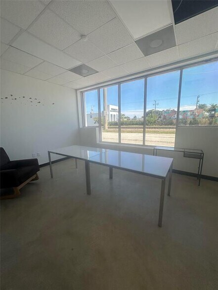 More Photos Of 9 Dixie hwy, Hallandale Beach Freestanding For Lease