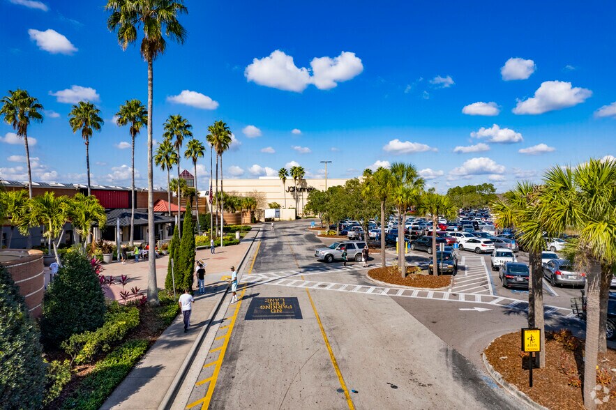 More Photos Of 459 Brandon Town Center Dr, Brandon General Retail For Lease