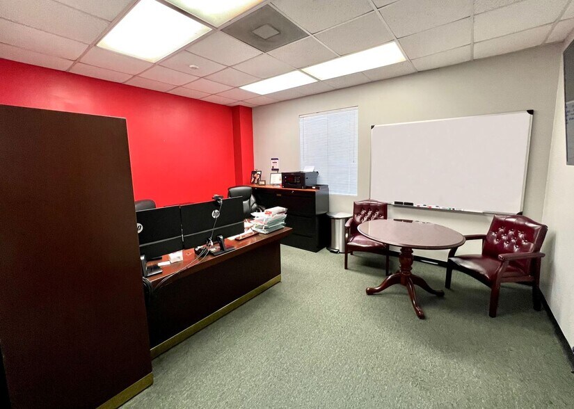 More Photos Of 5101-5111 Milwee St, Houston Warehouse For Lease