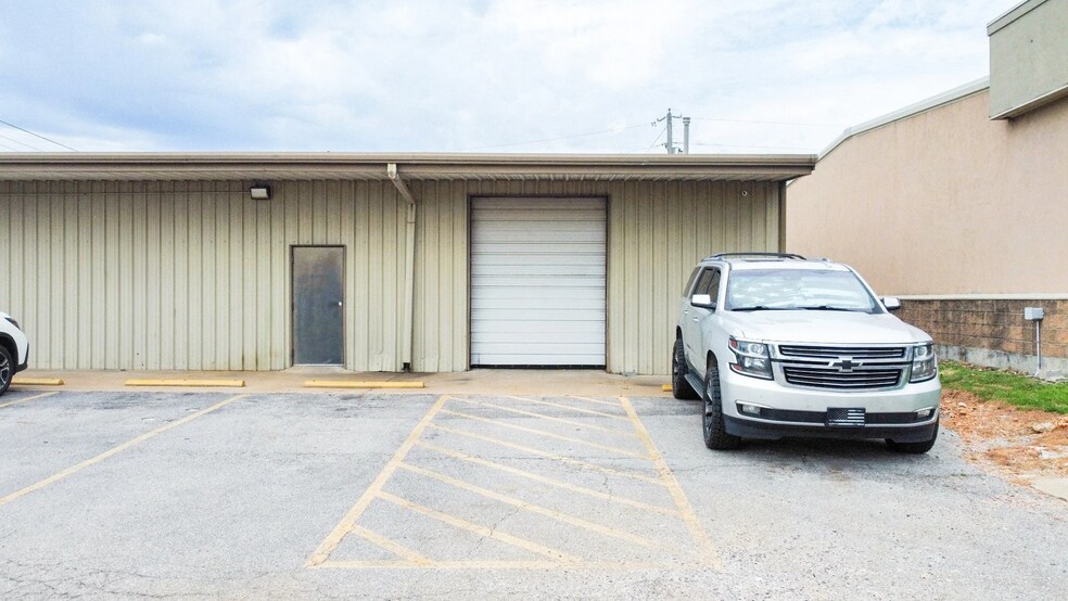 More Photos Of 406 E Henri De Tonti Blvd, Springdale Storefront For Lease
