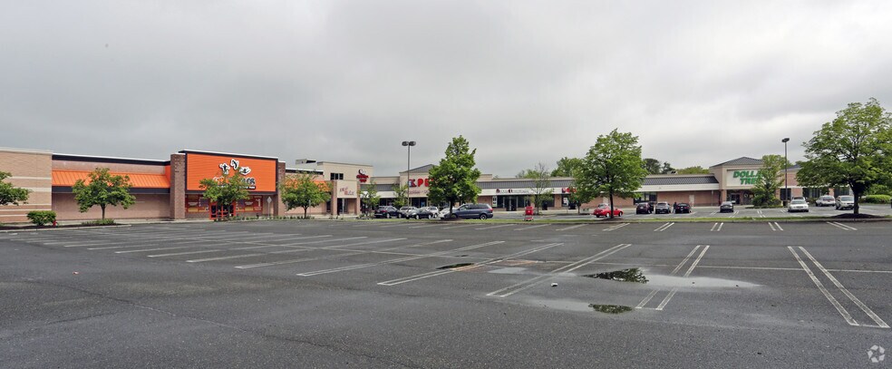 More Photos Of 350-400 Ryders Ln, Milltown General Retail For Lease