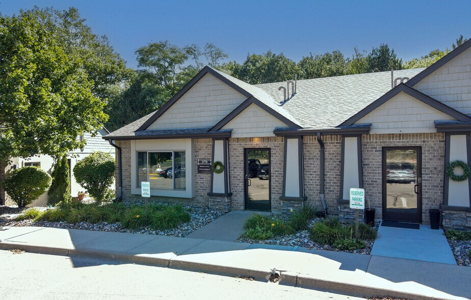 More Photos Of 5770 Blackshire Path, Inver Grove Heights Office For Sale