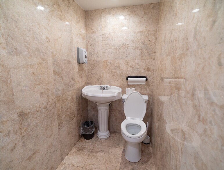 More Photos Of 441 S Federal Hwy, Deerfield Beach Medical For Sale