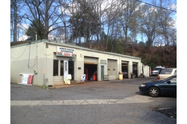 More Photos Of 42 Oak St, Roswell Freestanding For Lease