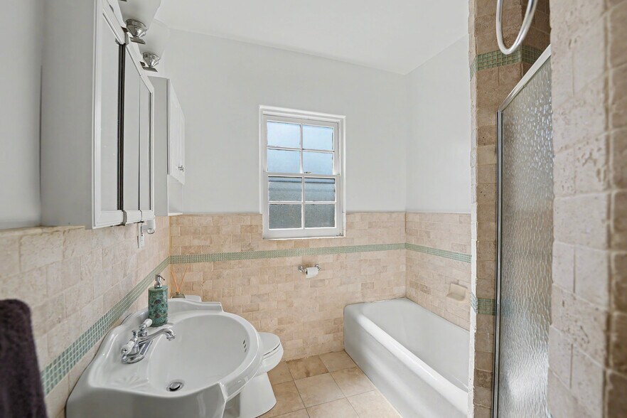 More Photos Of 942 S Mansfield Ave, Los Angeles Apartments For Sale