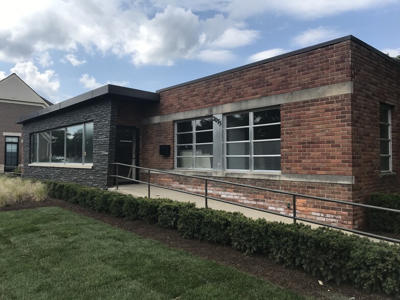 More Photos Of 2075 E 14 Mile Rd, Birmingham Loft Creative Space For Lease