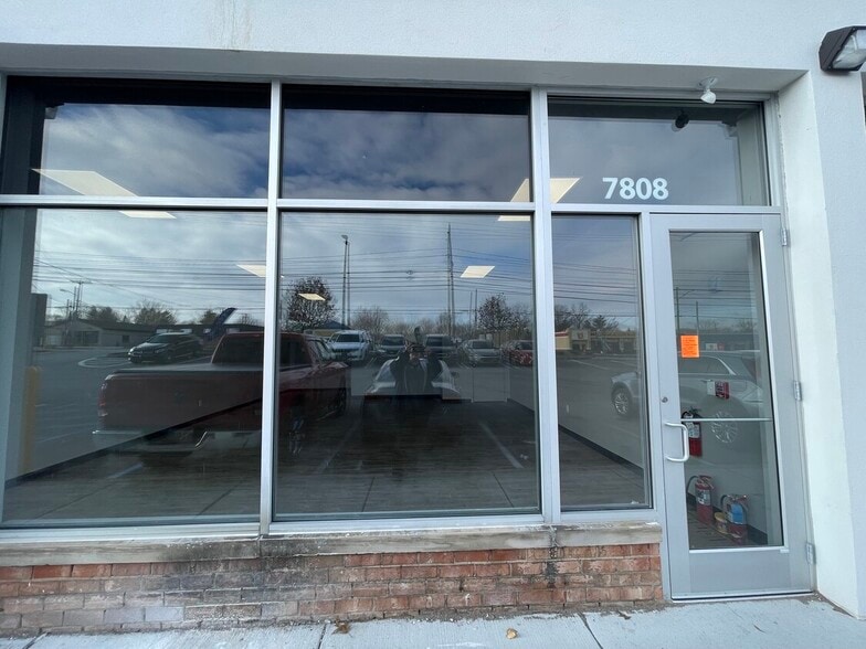 More Photos Of 7792 Broadview rd, Parma Showroom For Lease