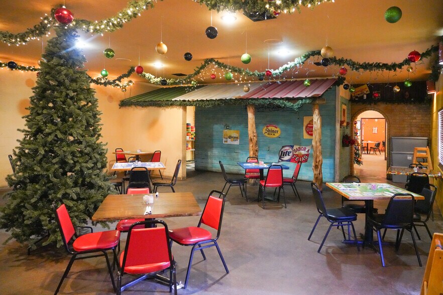 More Photos Of 1006 West Loop, El Campo Restaurant For Sale