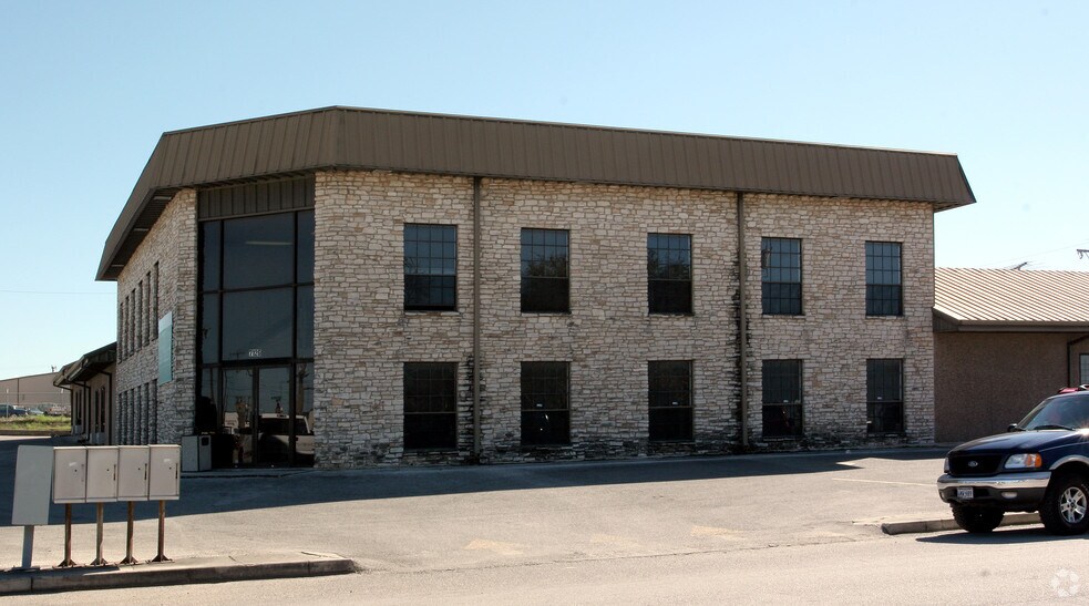 More Photos Of 7126 Eckhert Rd, San Antonio Light Manufacturing For Lease