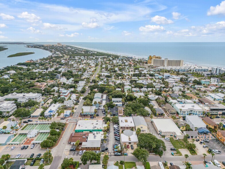 More Photos Of 304 Flagler Ave, New Smyrna Beach Storefront For Sale