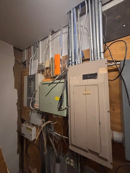 More Photos Of 6263 Taft Rd, Syracuse Warehouse For Lease