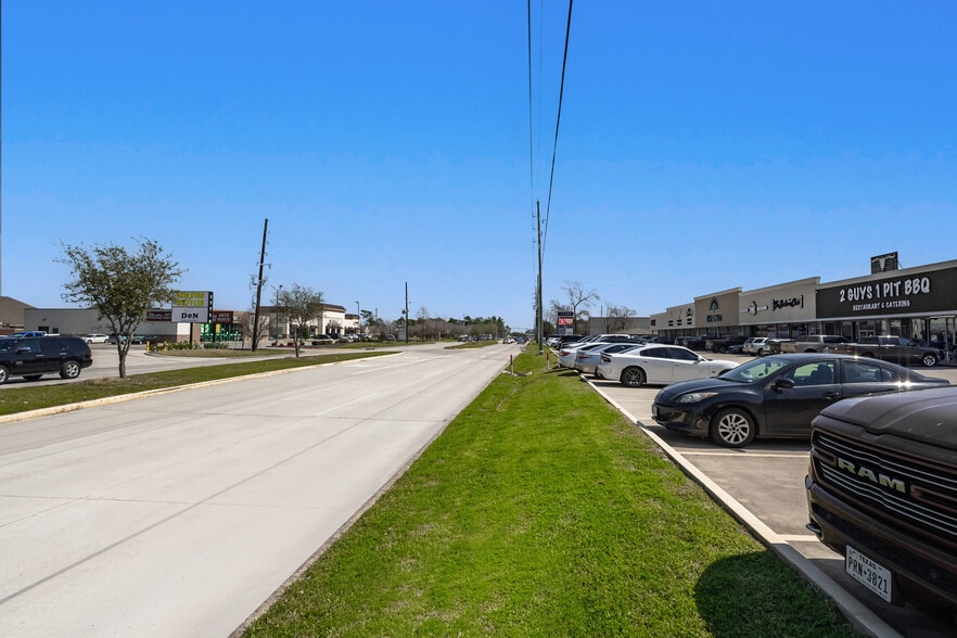 More Photos Of 11715 Spring Cypress Rd, Tomball Storefront For Lease