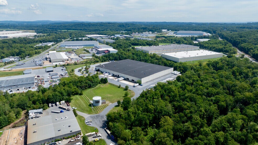 More Photos Of 22 Blackhawk Ln, Elizabethtown Distribution For Sale