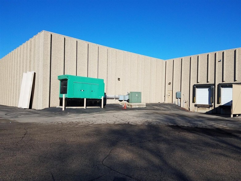 More Photos Of 3501 Cr-42, Burnsville Showroom For Lease