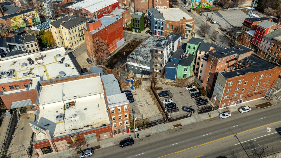 More Photos Of 122 E Liberty St, Cincinnati Warehouse For Lease