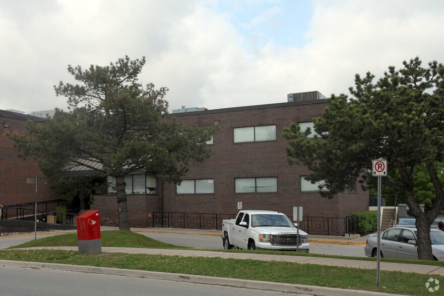 More Photos Of 679 Davis Dr, Newmarket Medical For Lease