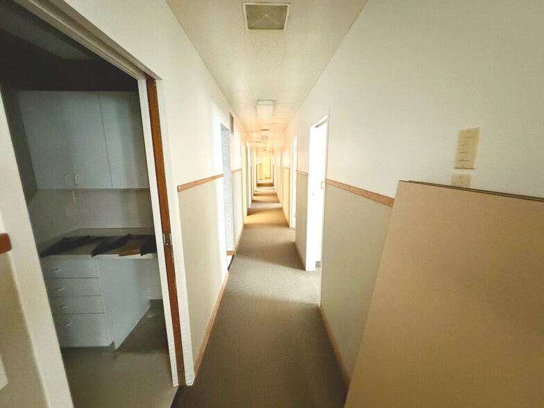 More Photos Of 601 Michigan Ave, Holland Office For Sale