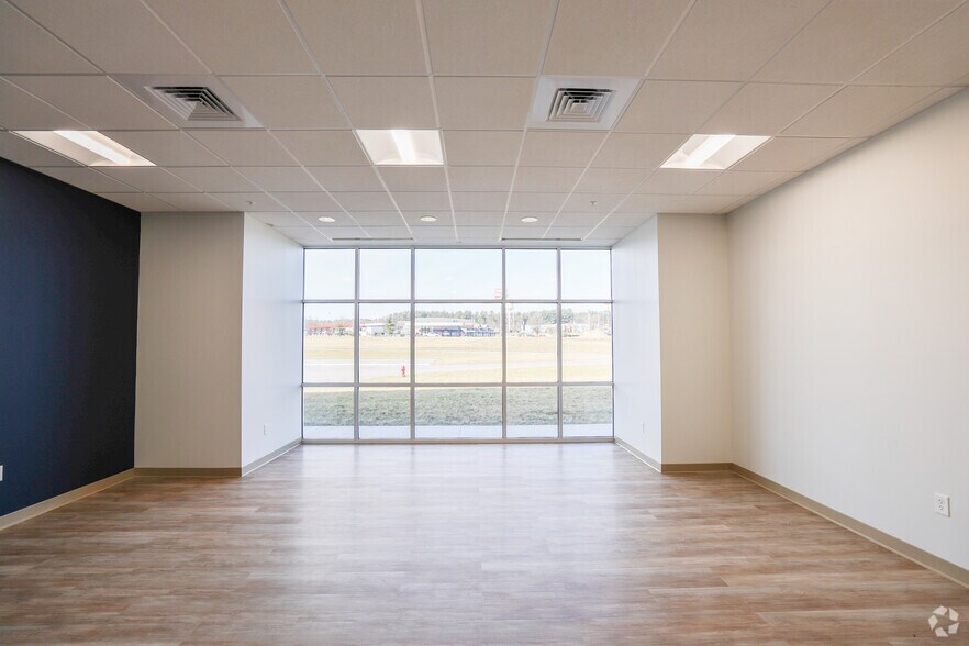 More Photos Of I-71 & I-76 Hwy, Burbank Industrial For Lease