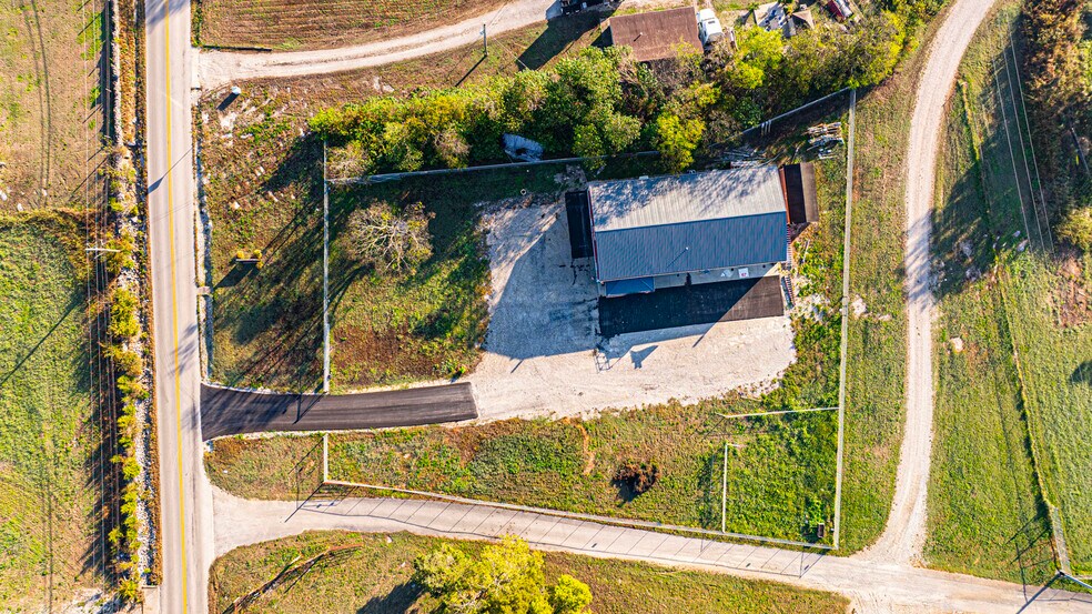 More Photos Of 923 Glen Lily Rd, Bowling Green Office For Sale