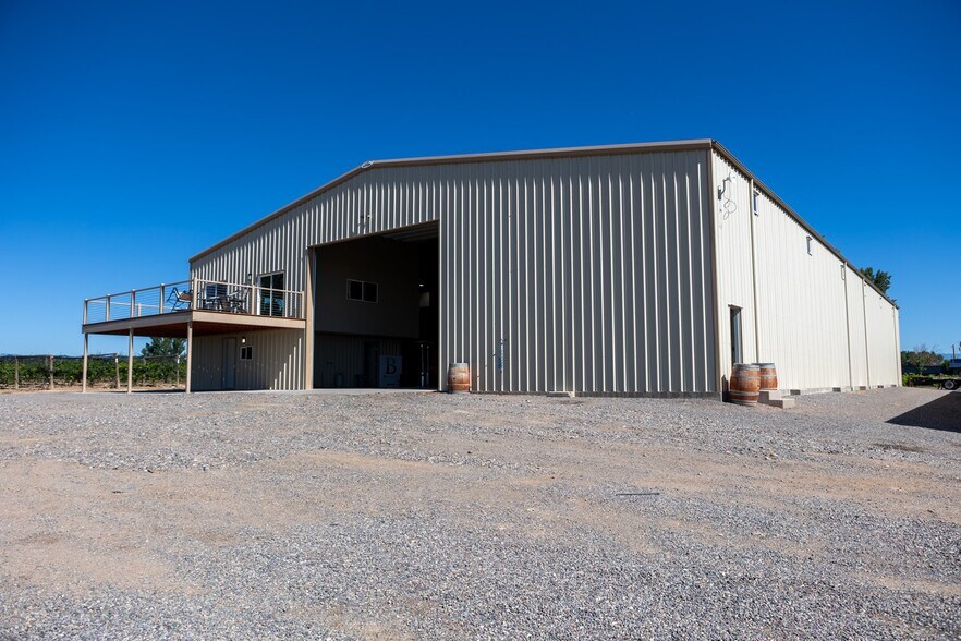 More Photos Of 53582 Falcon Rd, Olathe Winery Vineyard For Sale