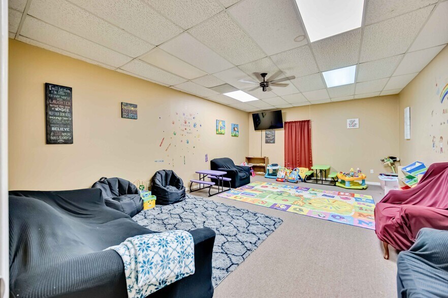 More Photos Of 14741 Pebble Bend Dr, Houston Loft Creative Space For Lease