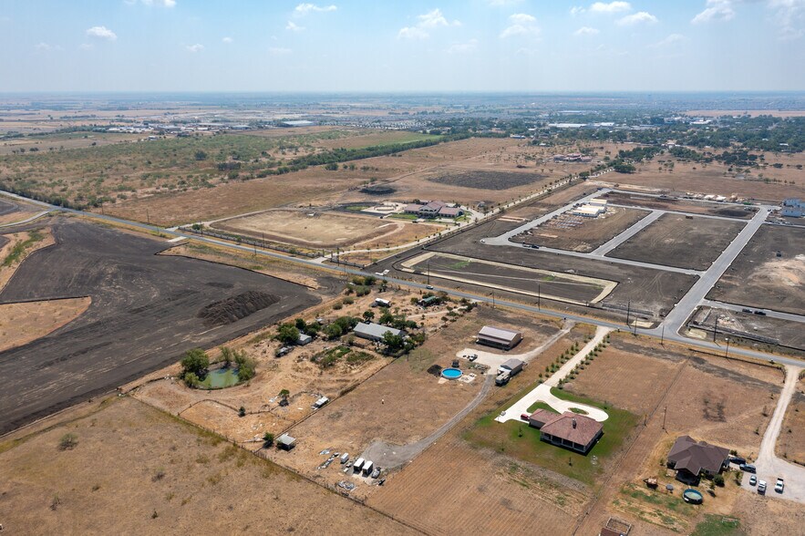 More Photos Of 1316 County Road 305, Jarrell Land For Lease