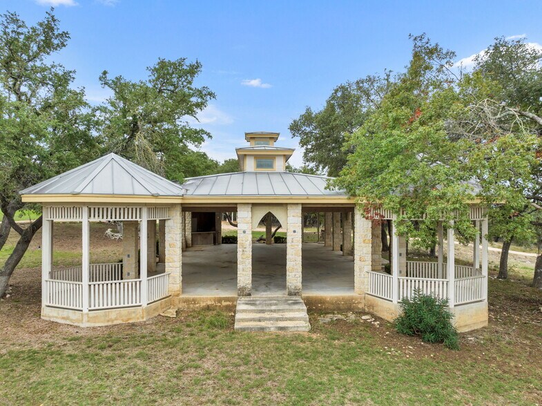 More Photos Of 251 Circle Dr, Wimberley Hospitality For Sale