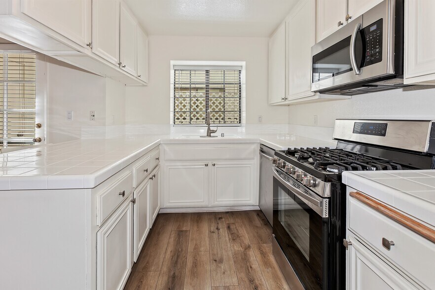 More Photos Of 635 E Olive Ave, Burbank Apartments For Sale