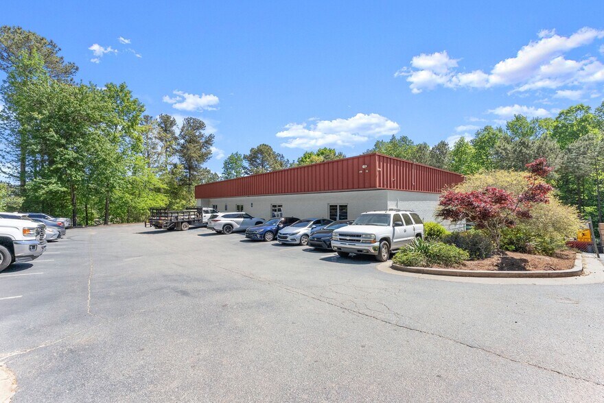 More Photos Of 3917 Old Flowery Branch Rd, Oakwood Flex For Lease