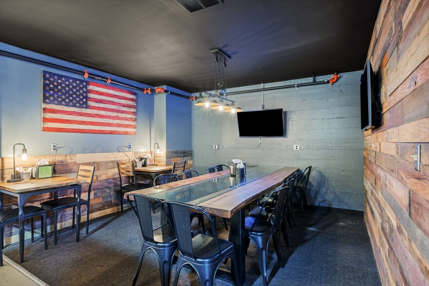 More Photos Of 1335 14th Ave, Longview General Retail For Sale