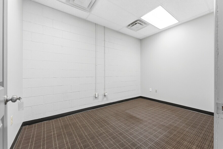 More Photos Of 34 Sterling Dr, Morgantown Flex For Lease