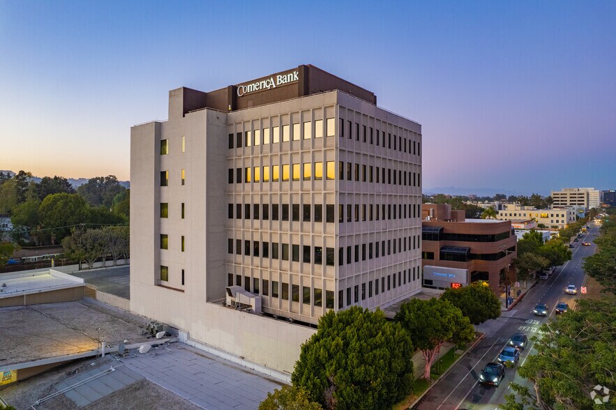 More Photos Of 12011 San Vicente Blvd, Los Angeles Office For Lease