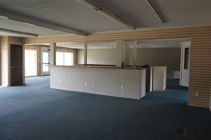 More Photos Of 12 Southmayd St, Campton Freestanding For Sale