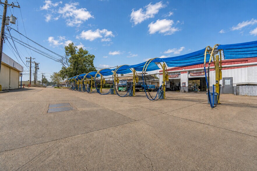 More Photos Of 1308 Windsor Pl, Alexandria Carwash For Sale