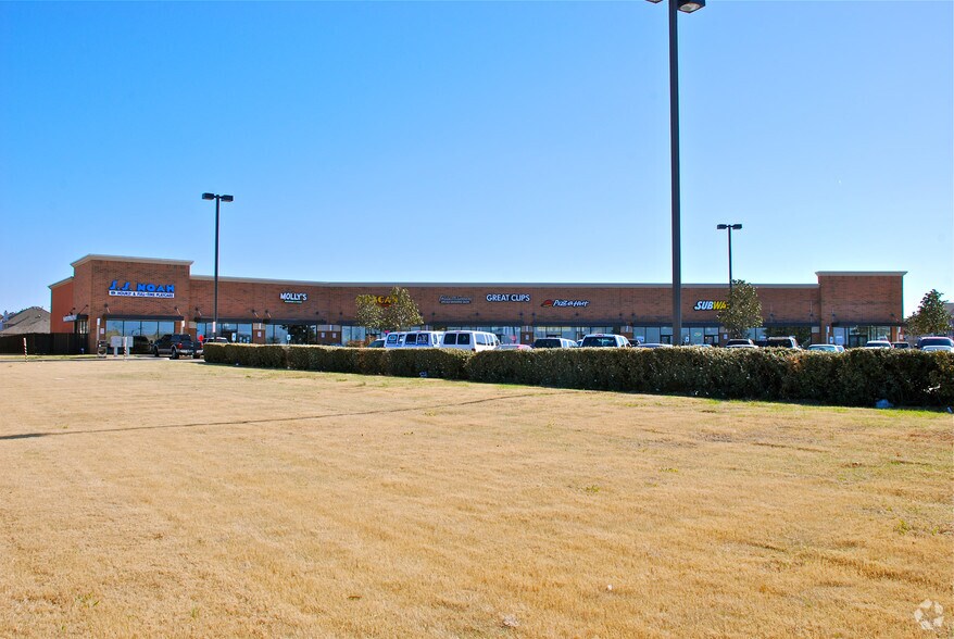 More Photos Of 10716-10860 N Beach St, Keller Unknown For Lease