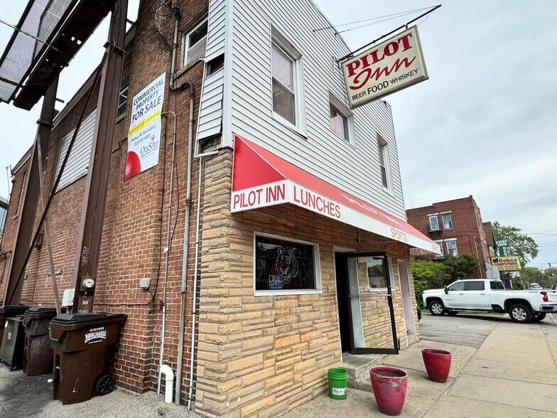 More Photos Of 3921 Edwards Rd, Cincinnati General Retail For Sale