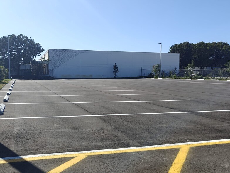 More Photos Of 8400 NW 74th st, Miami Land For Lease