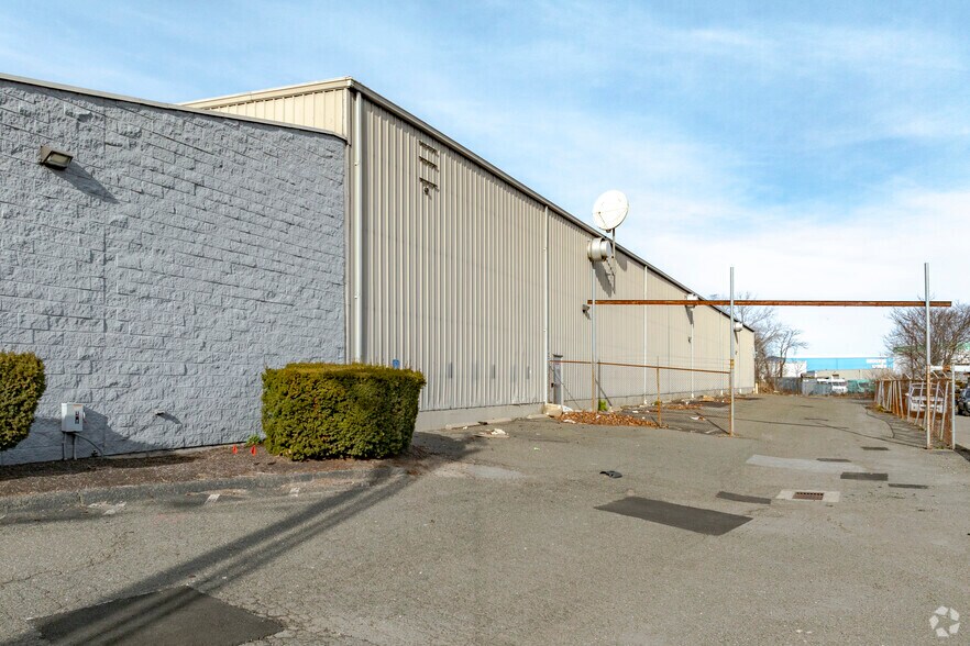 More Photos Of 500 Lordship Blvd, Stratford Manufacturing For Lease