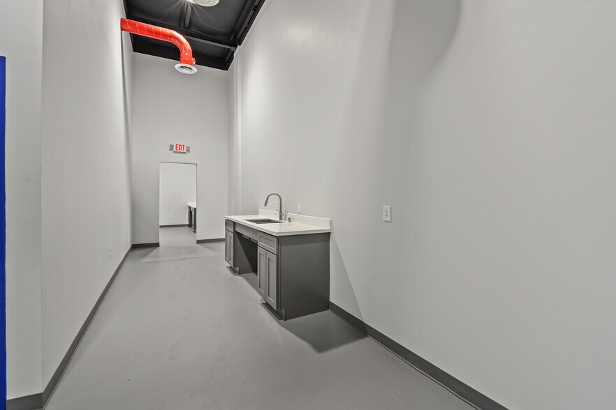More Photos Of 14029 Almeda Rd, Houston Warehouse For Lease