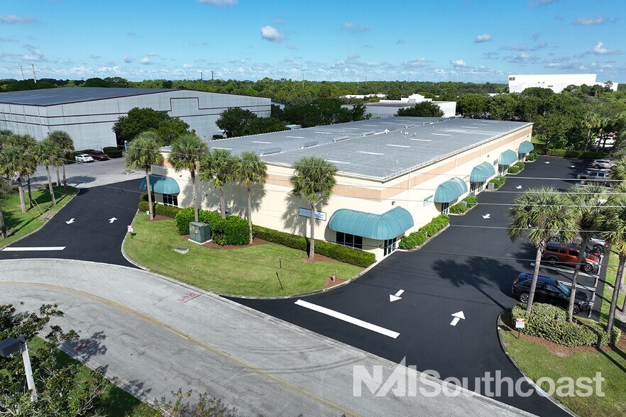 More Photos Of 603-619 NW Mercantile Pl, Port Saint Lucie Warehouse For Lease