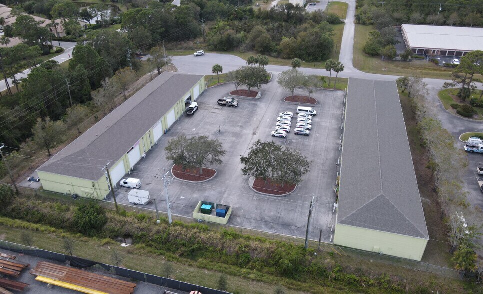 More Photos Of 2190 NW Reserve Park Trace, Port Saint Lucie Showroom For Lease