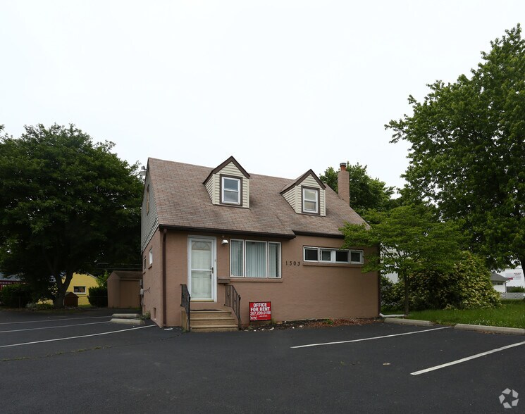 More Photos Of 1303 Veterans Hwy, Bristol Office For Sale
