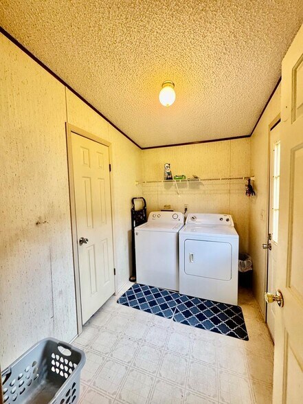 More Photos Of 158 Caloric Rd., Mullens Flex For Sale