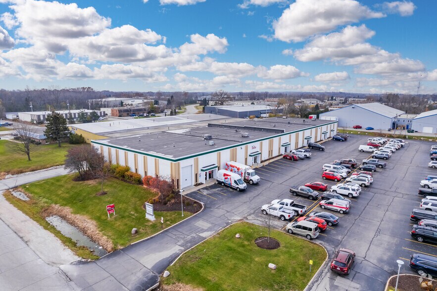 More Photos Of 2905-2925 S 160th St, New Berlin Industrial For Sale