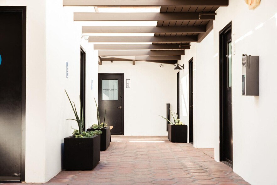 More Photos Of 300 E Santa Clara St, Ventura Medical For Lease