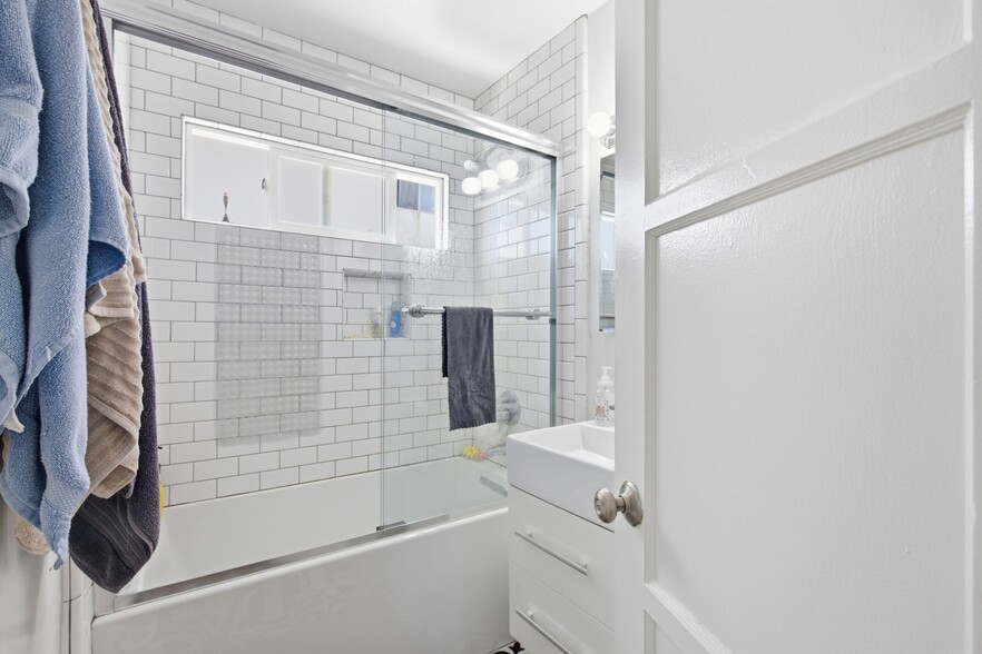 More Photos Of 4001 Riviera Dr, San Diego Apartments For Sale