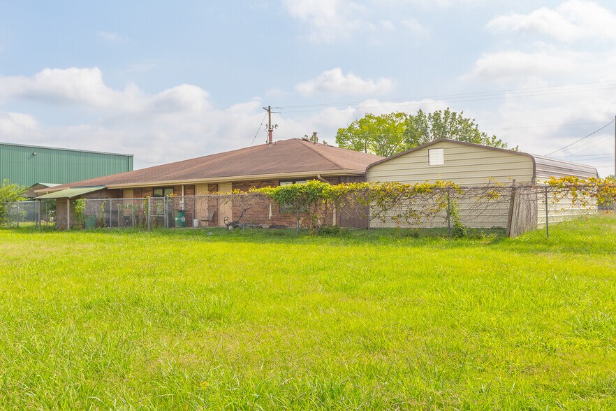 More Photos Of 300 Alamar St, Fort Oglethorpe General Retail For Sale